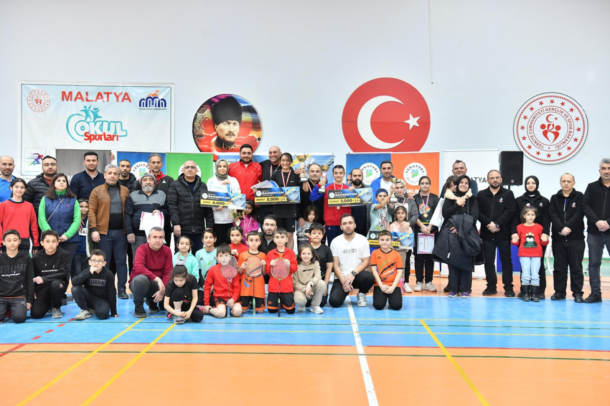 Aileler Arası Badminton Turnuvası Düzenlendi