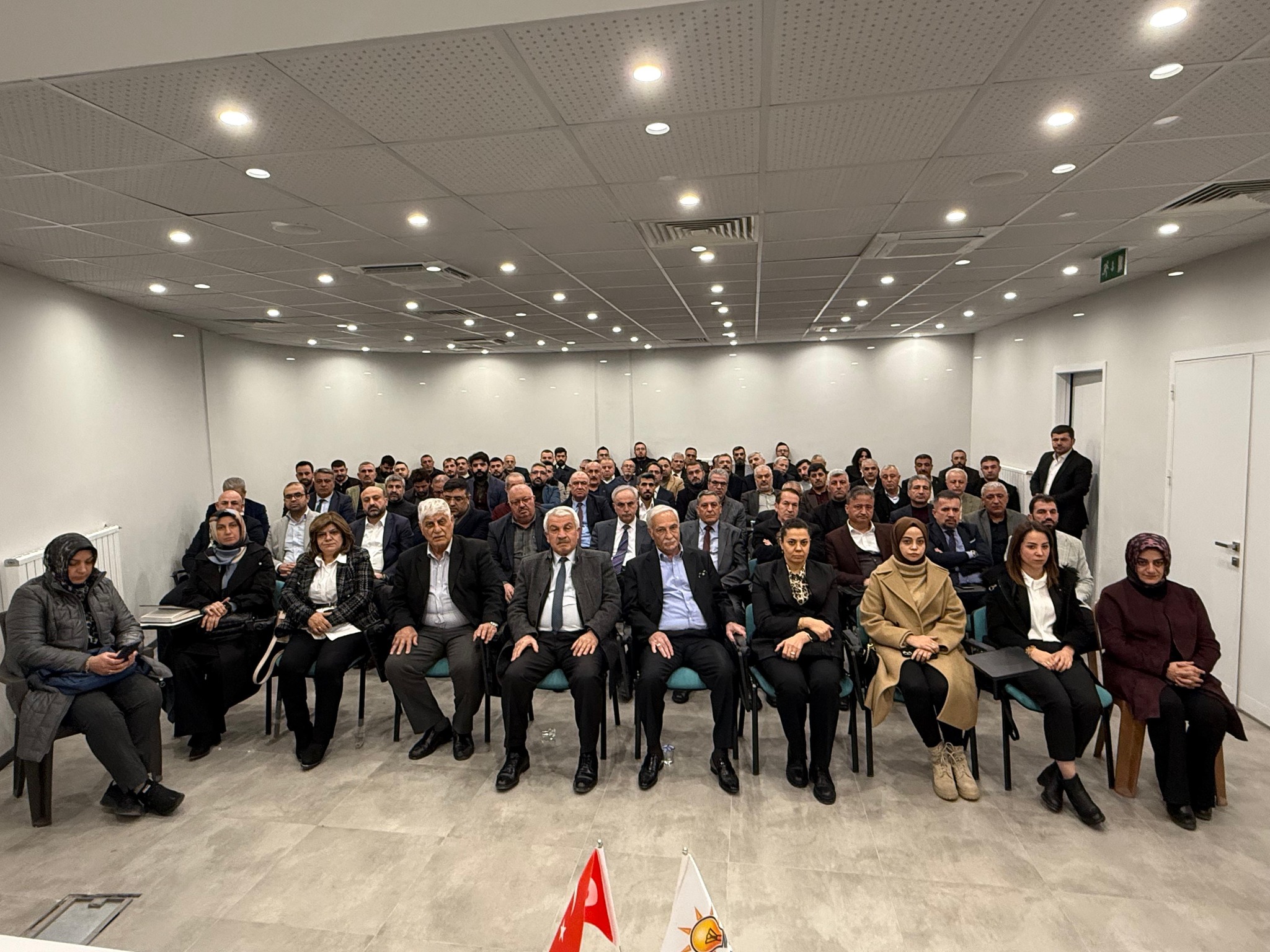 AK Parti İl Yönetimi Görev Bölümü Yaptı