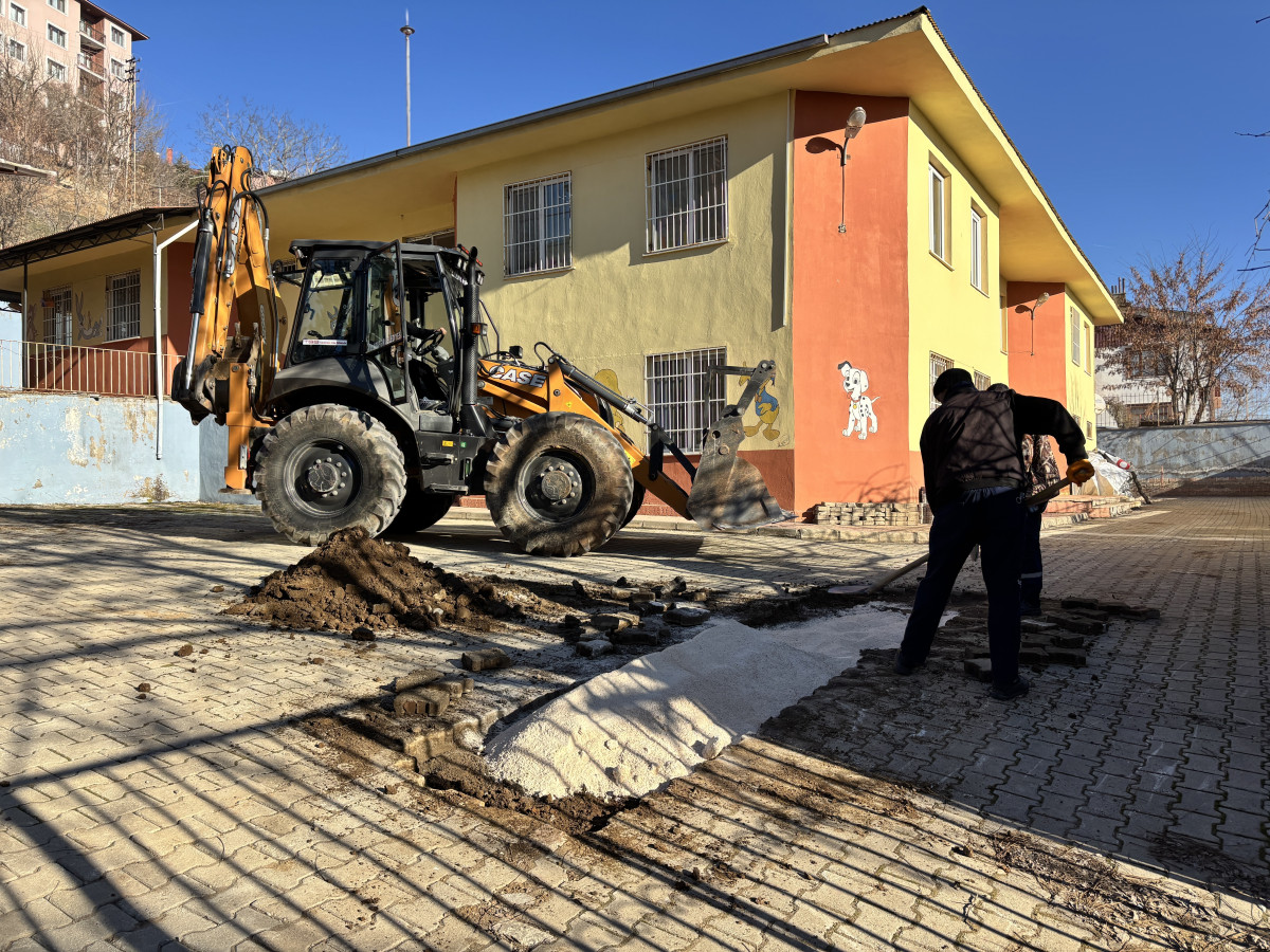 Arapgir Belediyesi Okul Onarımlarına Devam Ediyor