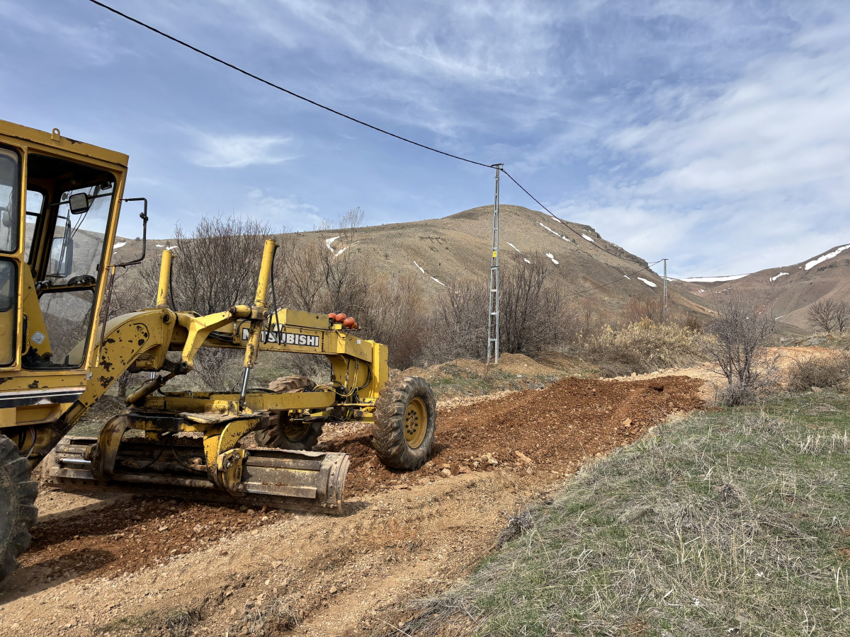 Arapgir Bostancık'ın Yolu Onarılıyor