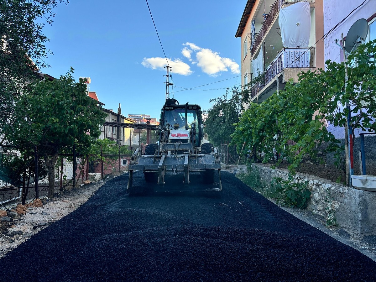 Arapgir'in Bozulan Yolları Onarılıyor