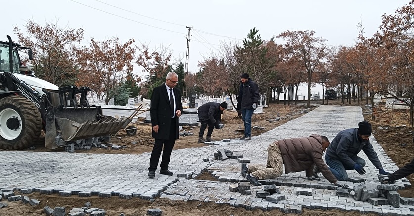 Arguvan Belediyesi İlçe Mezarlığını Bakıma Aldı