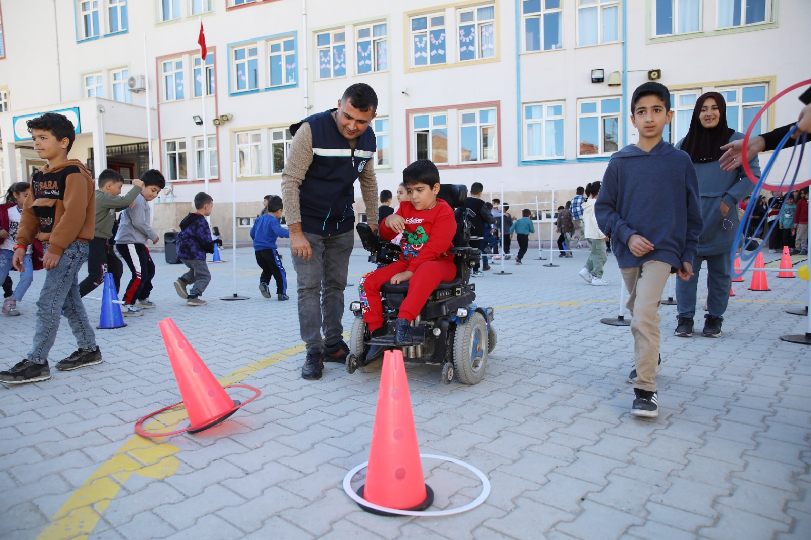 Battalgazi'de İlkokul'da Çocuk Şenliği Düzenlendi