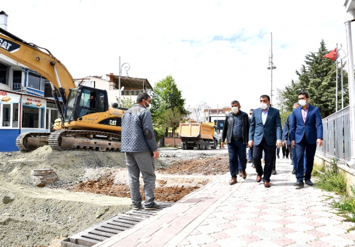 Büyükşehir Gülümser Caddesini Yeniliyor