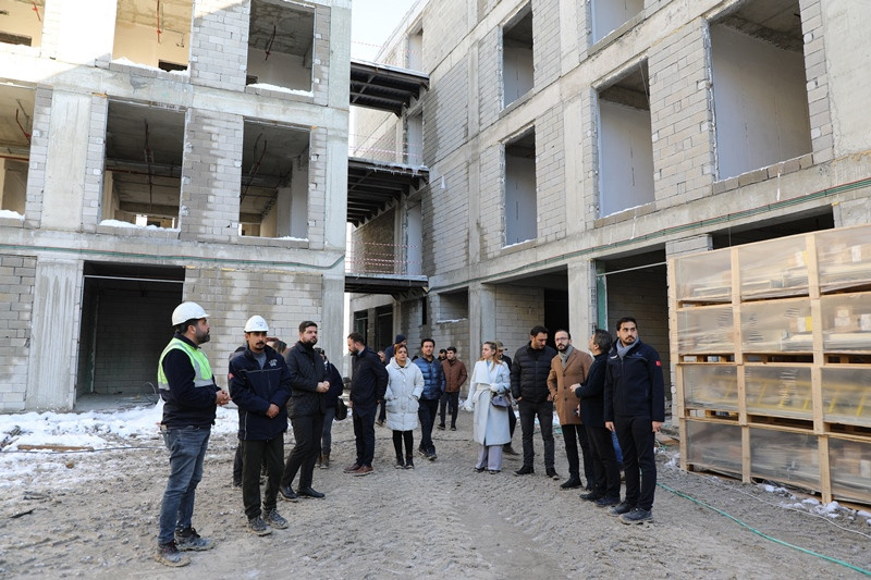 'Cetveliniz Yok muydu?' denilen Yeni Malatya Çarşısını Gezdirdiler...