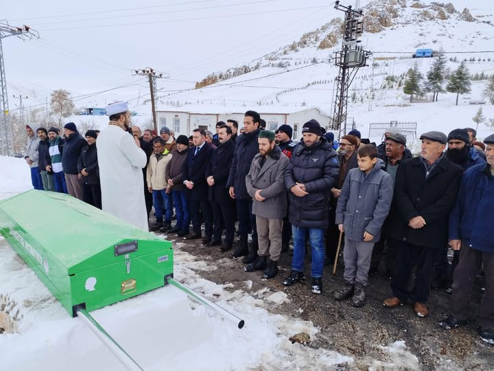 Dağda Mahsur Kalan Çoban Kuluncak'da Toğrağa Verildi