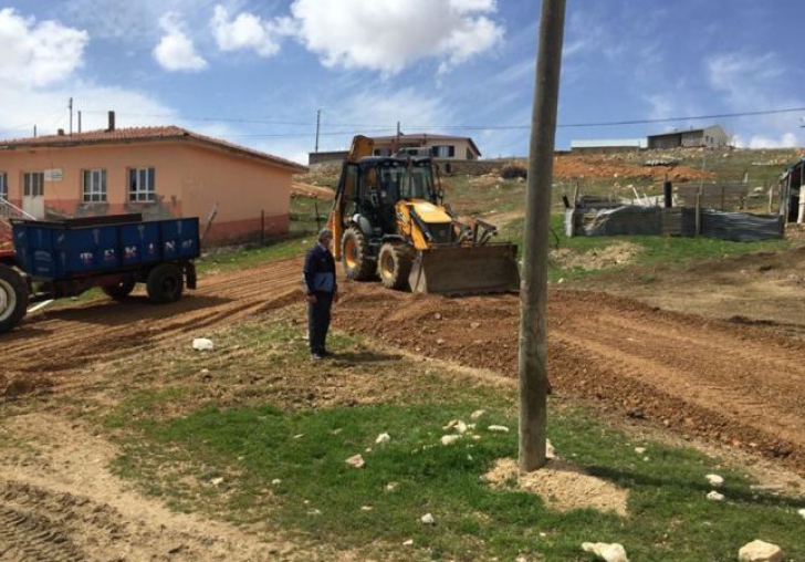 Darende Belediyesi kumlama çalışmalarına devam ediyor