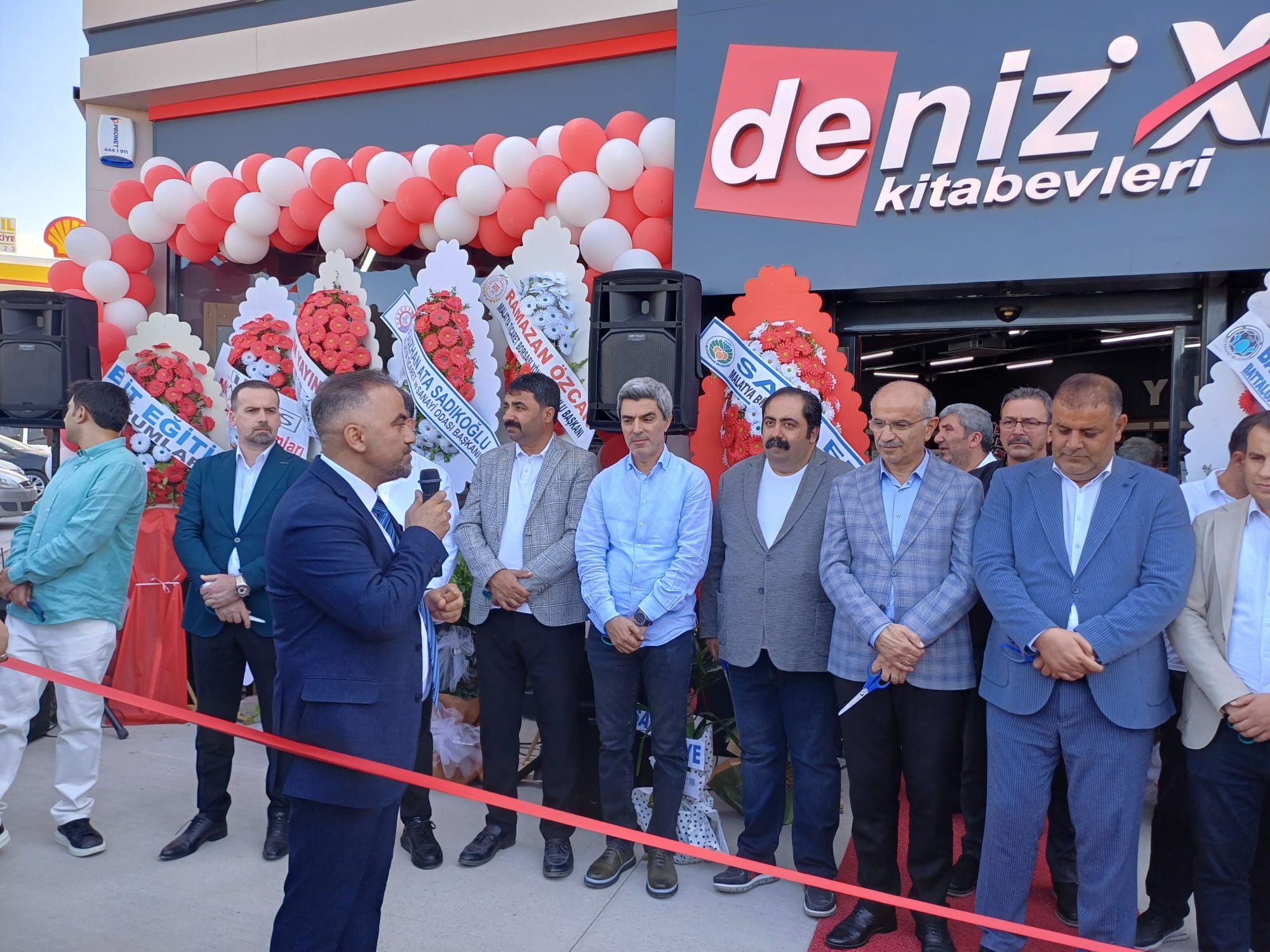 Deniz Kitapevi Yeni Yerinde Törenle Açıldı