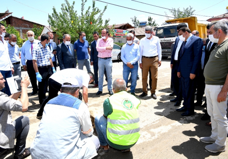 Dilek'liler yolları asfaltlandı diye kurban kesti