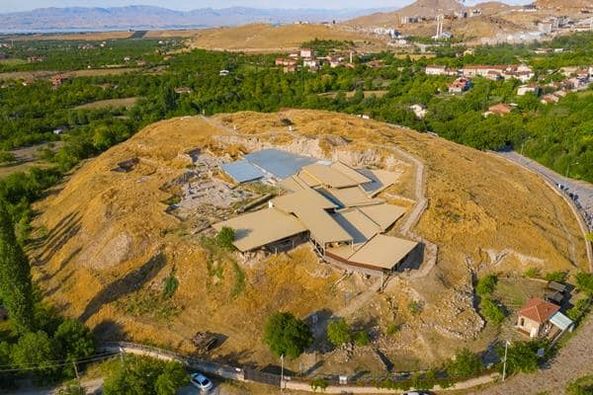 Dünya da ilk devlet teşkilatının kurulduğu yer: ASLANTEPE HÖYÜĞÜ