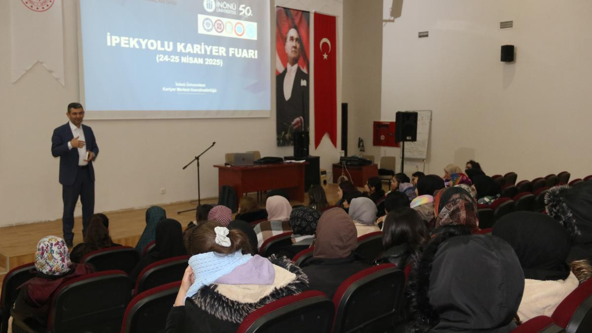 İpekyolu Kariyer Fuarı Bilgilendirme Semineri Düzenlendi