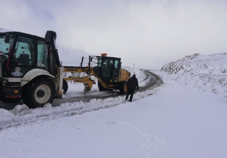 Kar'dan kapanan 25 Köy Yolu Ulaşıma Açıldı