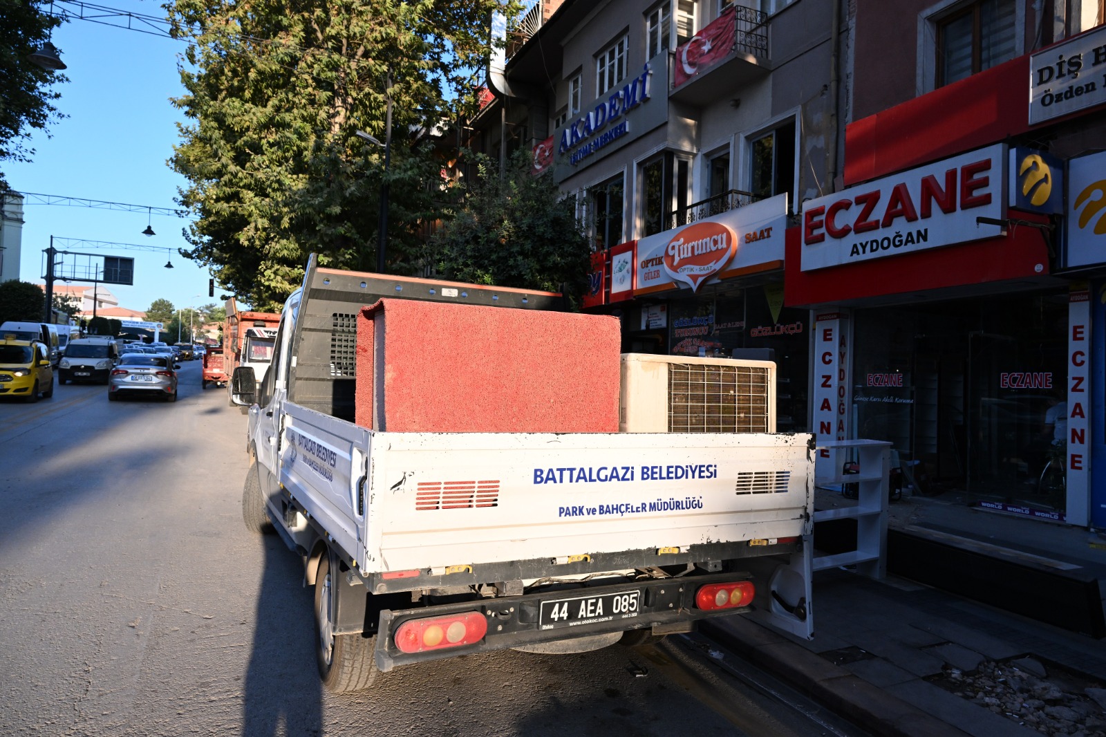 Kışla Caddesi Esnafı Taşınıyor