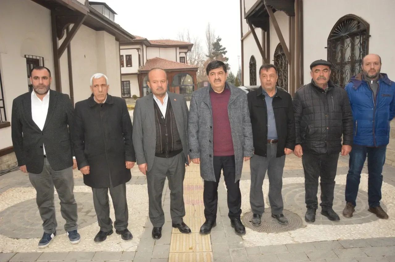 Malatya'da Galericilerden Korsan Satıcı ve Sigortacılara Tepki