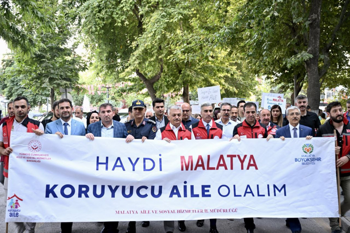 Malatya'da 'Koruyucu Aile Günü' Yürüyüşü