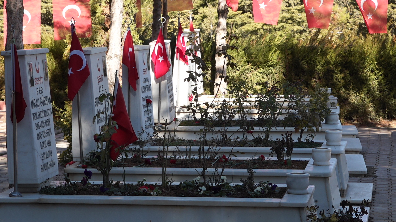 Malatya Şehitliğinin Bakımı Yapılıyor