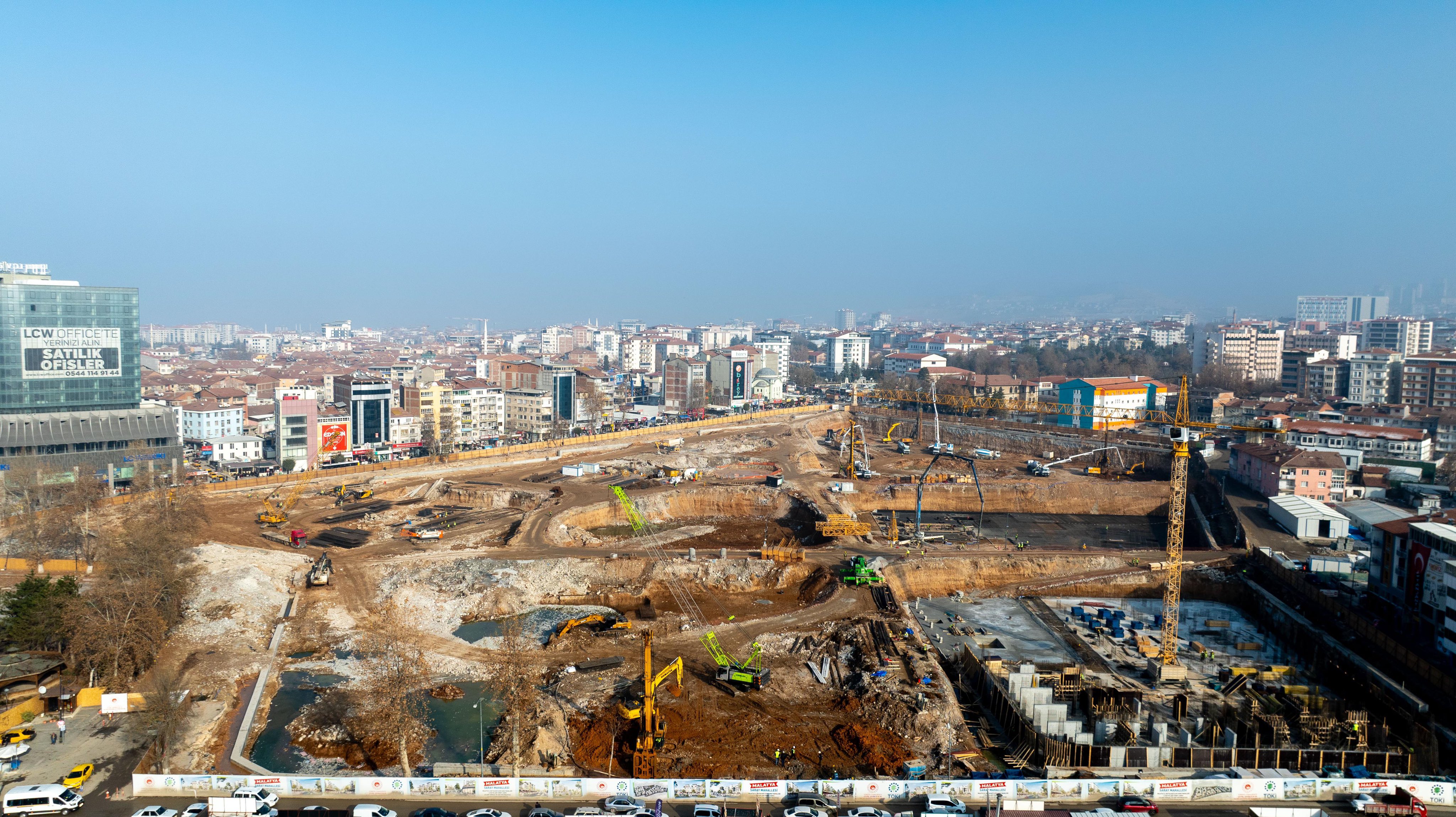 Saray Mahallesine de Devasa Binalar Yapılıyor.