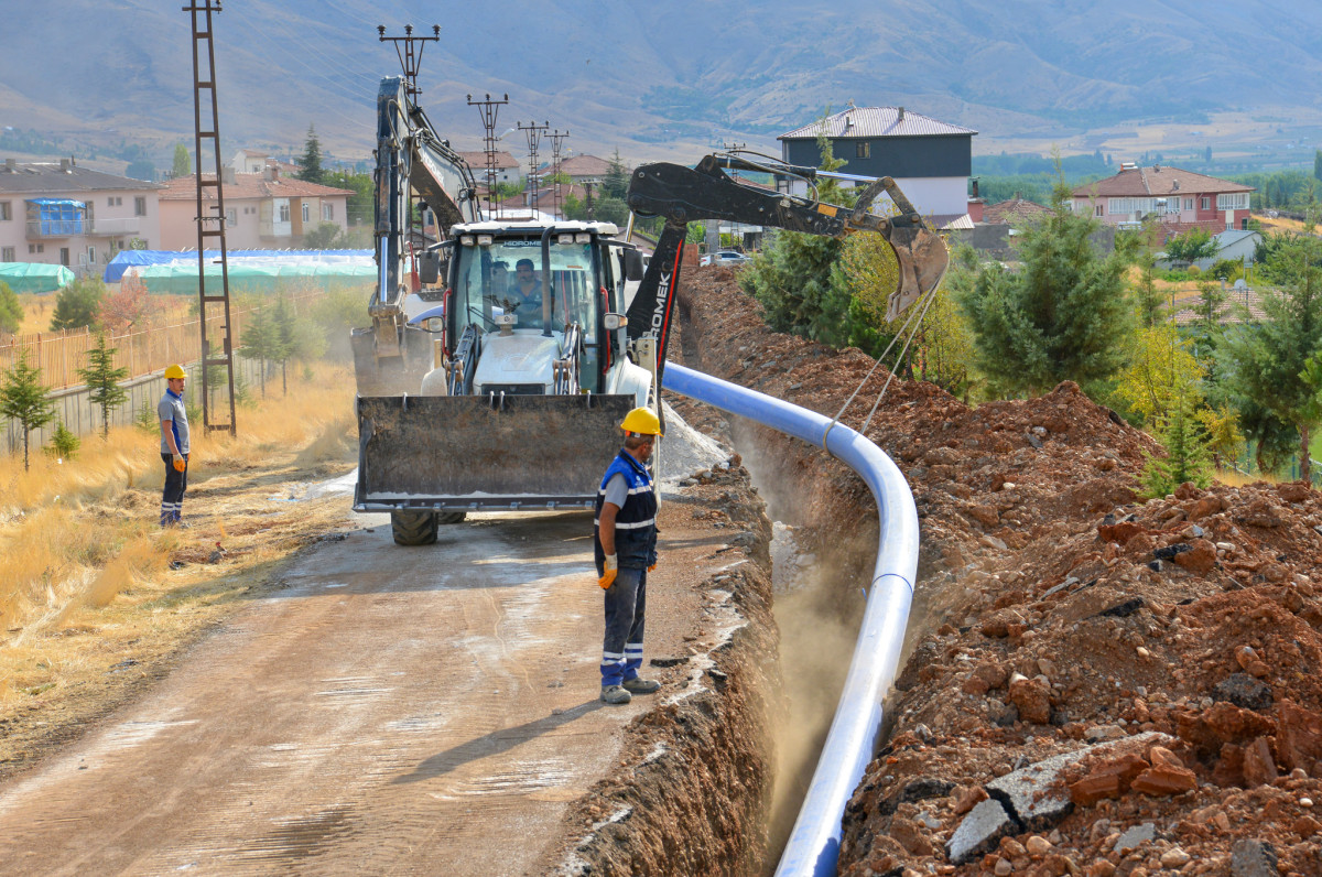 SÜRGÜ'DE 2 BİN 500 METRE İÇME SUYU HATTI DÖŞENDİ