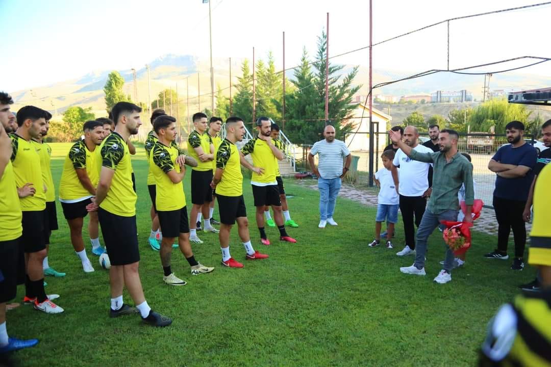 Taraftarlardan Yeni Malatyaspor'a Moral Desteği