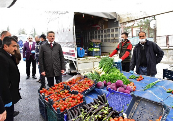 Vali Baruş, Çarşamba Pazarını gezdi