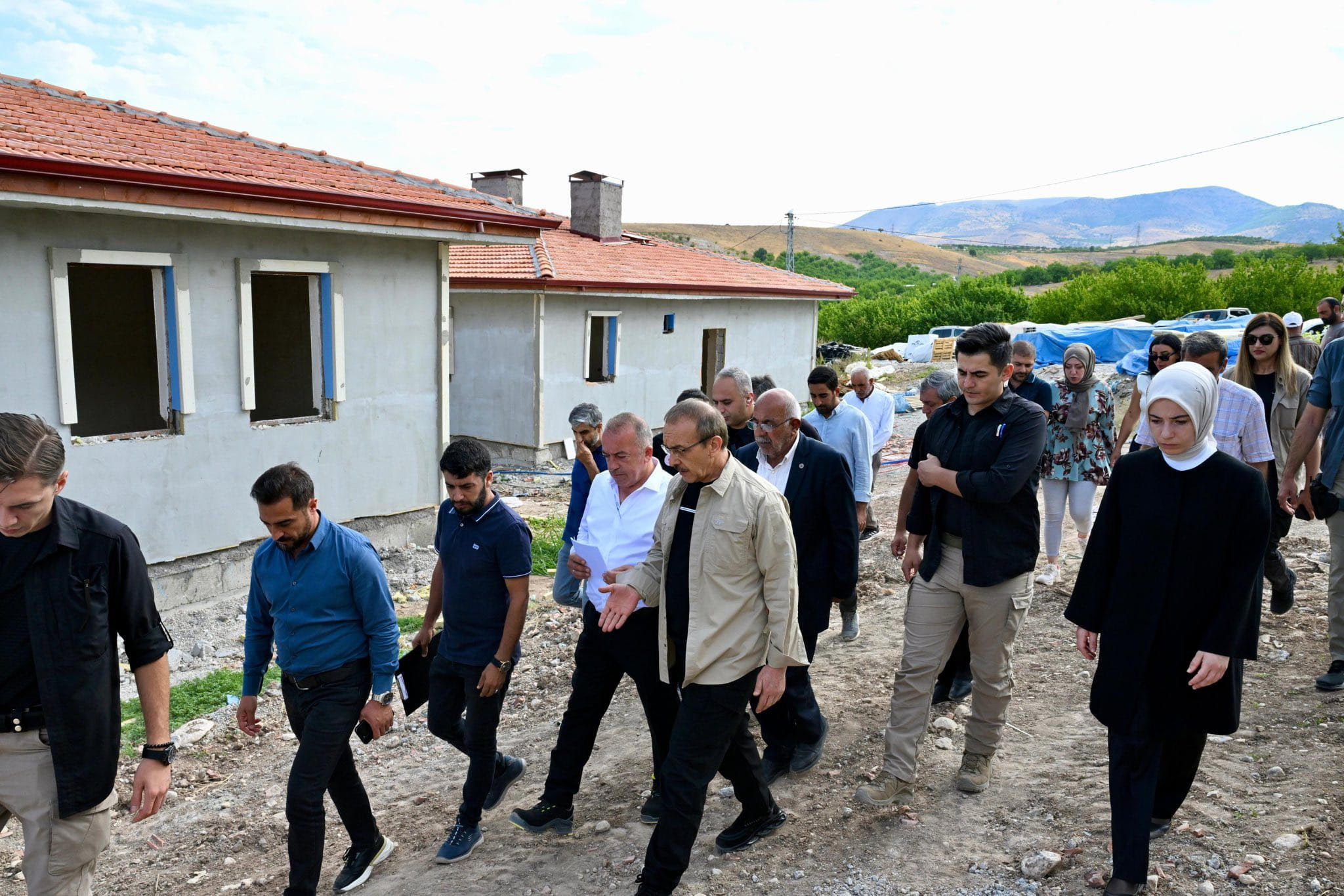 Vali Seddar Yavuz, Akçadağ ve Yeşilyurt'taki Kırsal Konutları İnceledi