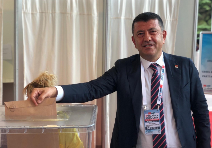 VELİ AĞBABA  5'İNCİ KEZ PARTİ MECLİSİNE SEÇİLDİ