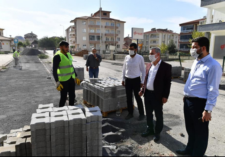 YEŞİLYURT BELEDİYESİ, MAHALLELERİN ESTETİK DOKUSUNU GÜZELLEŞTİRİYOR