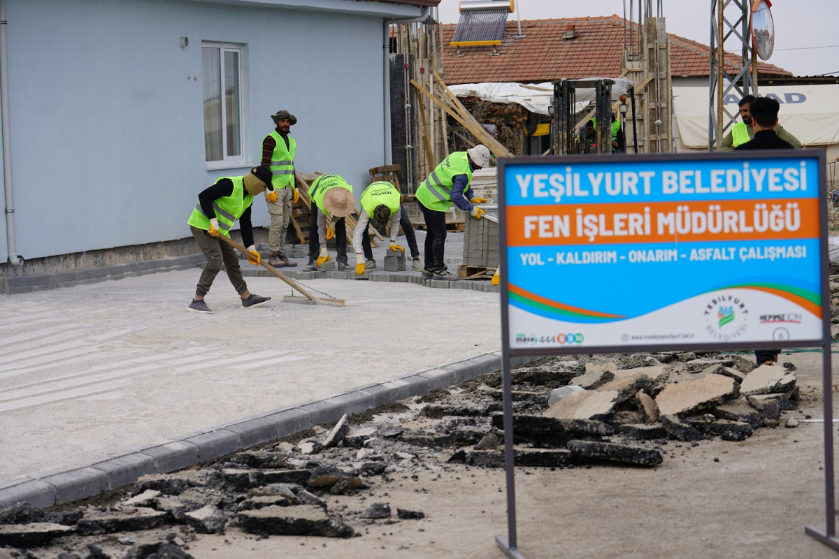 Yeşilyurt Belediyesi, Samanköy’ün Yollarını Yeniliyor