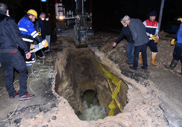 Yeşilyurt'taki Kanalizasyon Arızası Giderildi