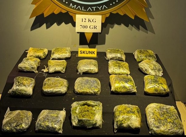 Yolcu Otobüsünde 12 Kilo 700 gram SKUNK maddesi ele geçirildi