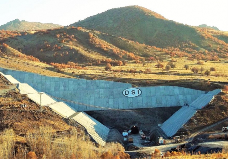 Yoncalı Barajı isale tüneli açılıyor